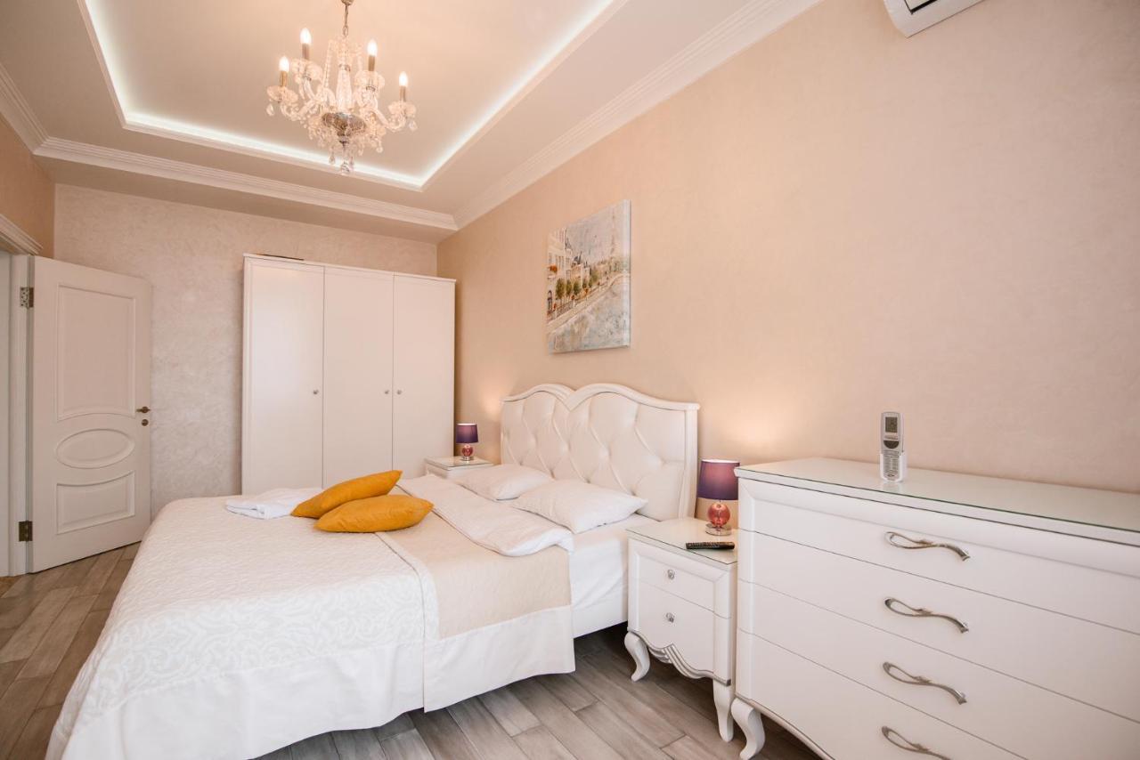Ferienwohnung Luxury For Business & Pleasure Royal 1 Kiew Exterior foto